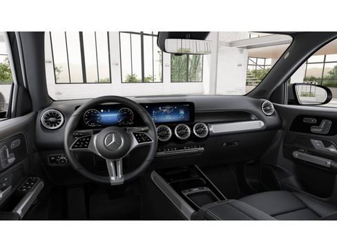 Used 2026 Mercedes-Benz GLB 250 image 3