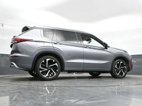 Used 2023 Mitsubishi Outlander SEL AWD/4WD image 42