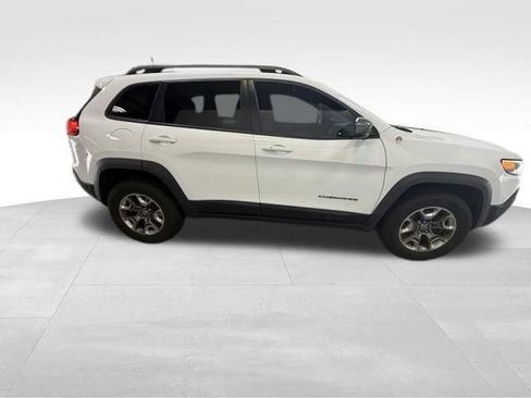 Used 2019 Jeep Cherokee Trailhawk w/ Cold Weather Group AWD/4WD image 6