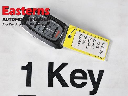 Used 2023 Chrysler Pacifica Touring-L FWD image 26