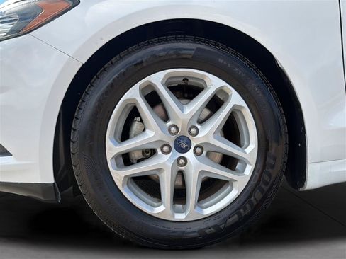 Used 2016 Ford Fusion SE FWD image 24