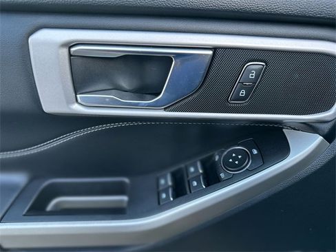 Certified 2021 Ford Explorer XLT w/ Equipment Group 202A image 14