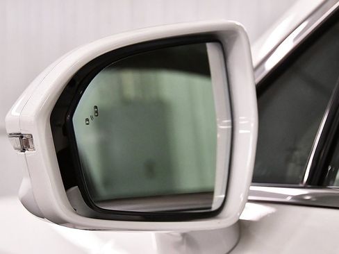 Used 2022 Lincoln Nautilus Reserve image 12