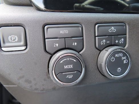 Used 2025 Chevrolet Silverado 1500 LT AWD/4WD image 34