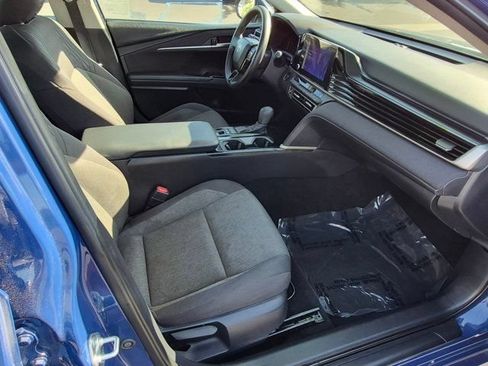 Used 2025 Toyota Camry LE FWD image 5