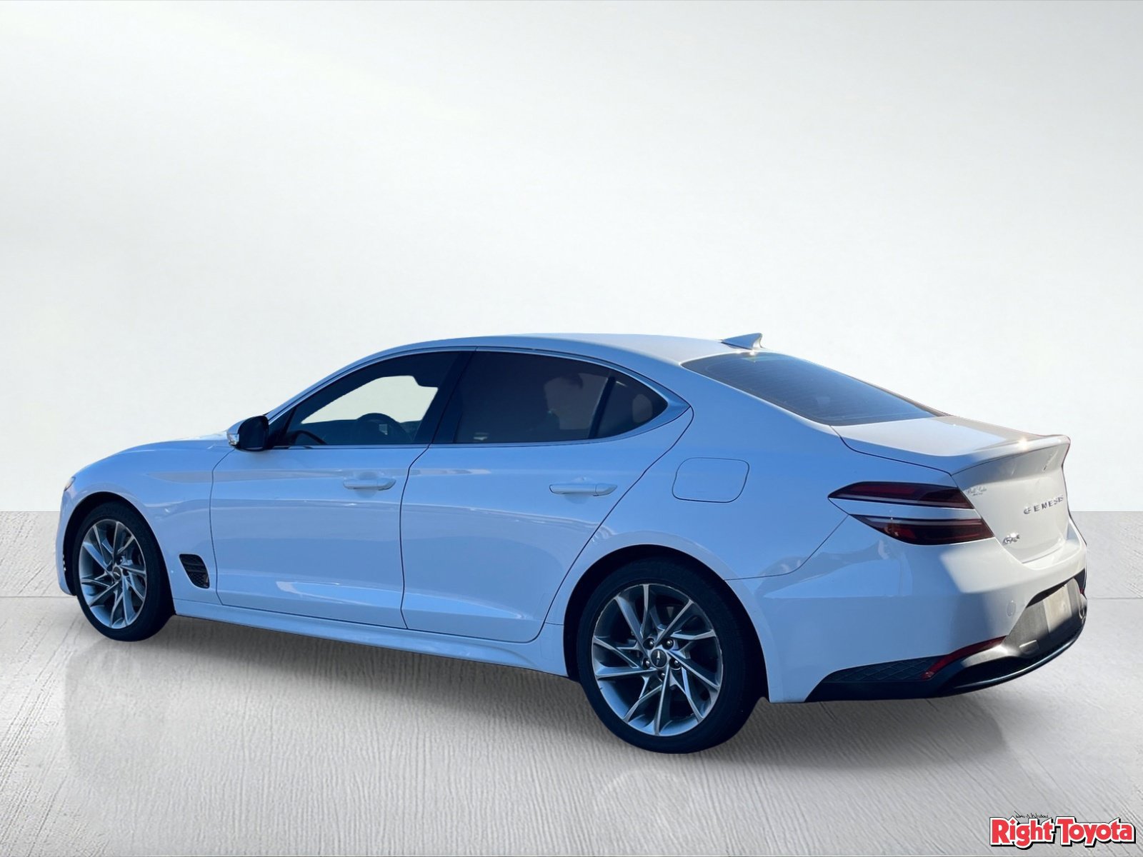 Used 2022 Genesis G70 2.0T RWD image 3