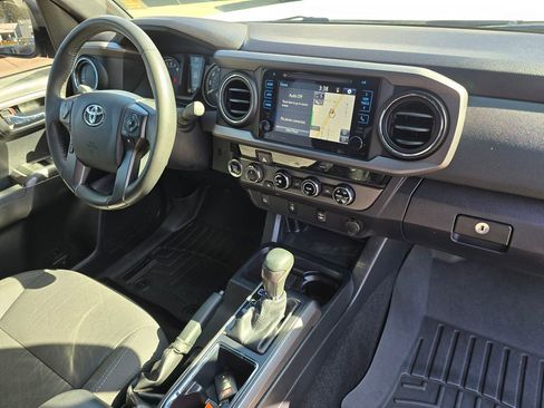 Used 2017 Toyota Tacoma TRD Sport w/ Tow Package (A/T) image 38