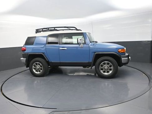 Used 2011 Toyota FJ Cruiser 4WD w/ Convenience Pkg image 16