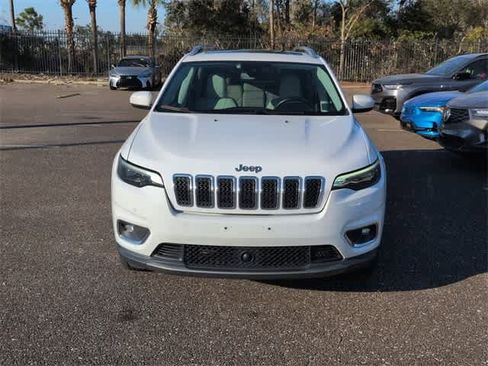 Used 2019 Jeep Cherokee Limited w/ Luxury Group image 3