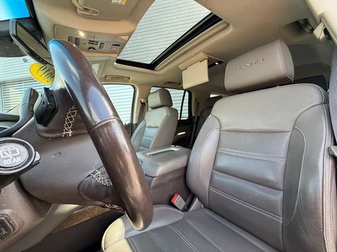 Used 2019 GMC Yukon Denali w/ Denali Ultimate Package AWD/4WD image 4