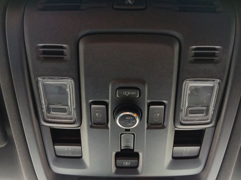 Used 2025 GMC Yukon AT4 w/ AT4 Premium Package image 18