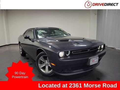 Used 2019 Dodge Challenger SXT image 1
