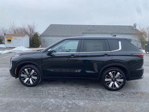 New 2026 Mitsubishi Outlander SE image 9