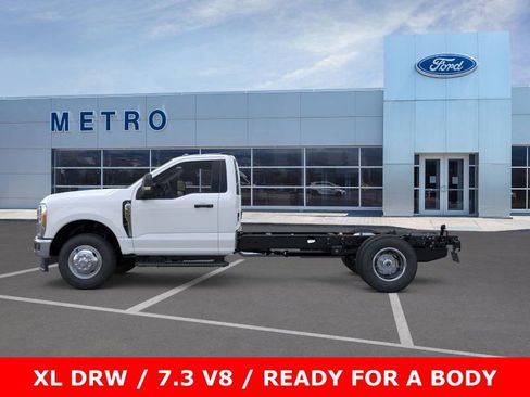 New 2025 Ford F350 XL w/ XL Chrome Package image 4