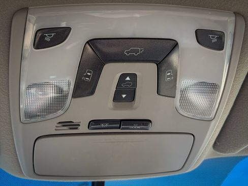 Used 2014 Toyota Sienna XLE FWD image 19