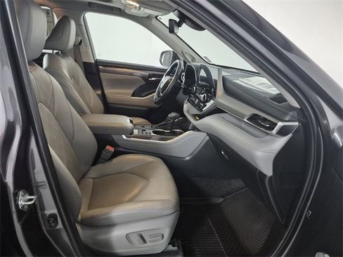 Used 2023 Toyota Highlander Platinum image 36