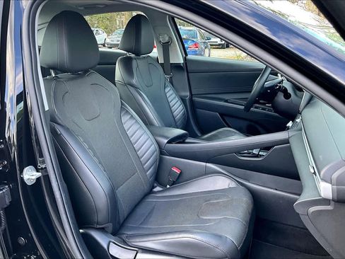 Used 2022 Hyundai Elantra Limited w/ Preferred Accessory Package image 9