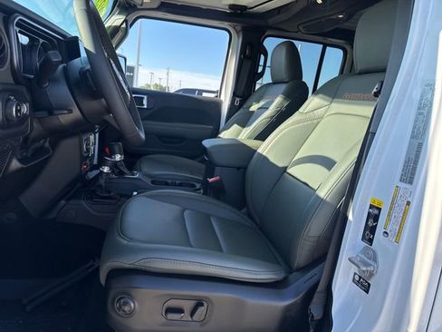 Used 2025 Jeep Gladiator Mojave w/ Convenience Group AWD/4WD image 14