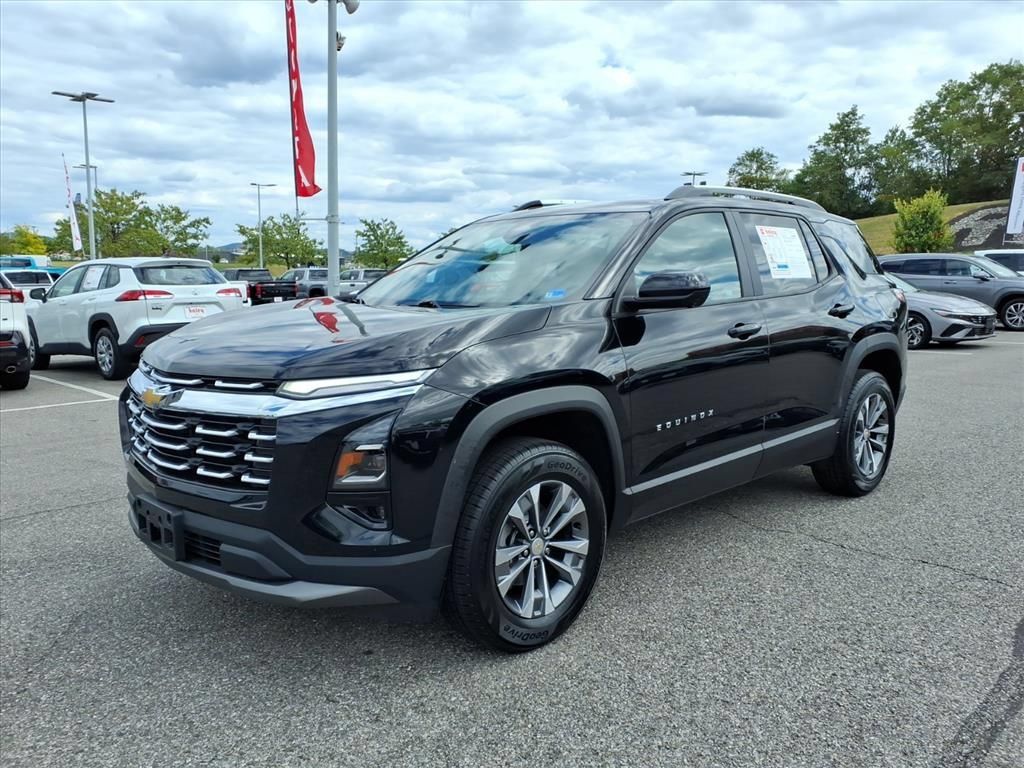 Used 2025 Chevrolet Equinox LT w/ Convenience Package II FWD image 9