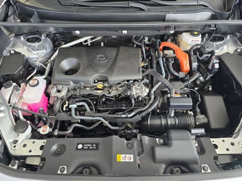 Used 2025 Toyota RAV4 XLE AWD/4WD image 9