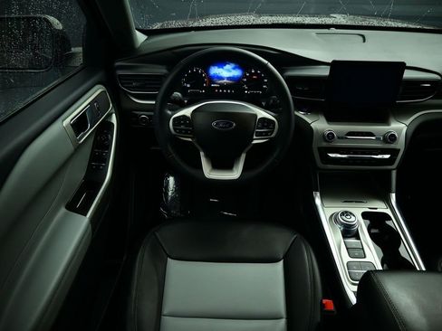 Used 2023 Ford Explorer XLT w/ Equipment Group 202A image 2