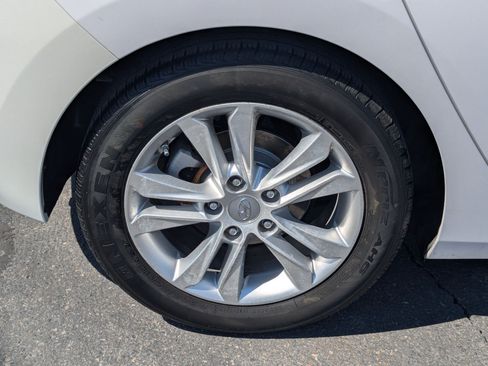 Used 2015 Hyundai Elantra GT FWD image 12