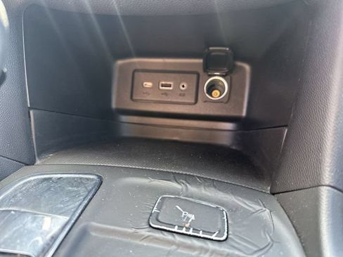 Used 2024 Chevrolet Equinox LT w/ LPO, Floor Liner Package FWD image 39