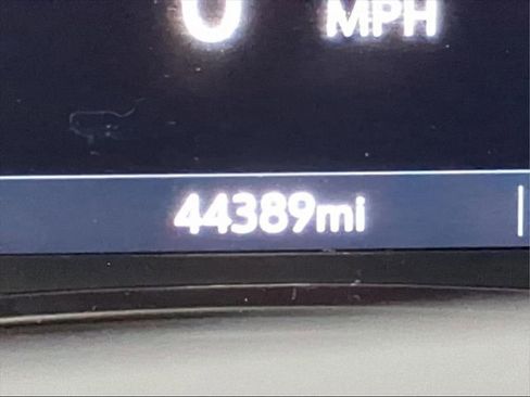 Used 2023 Chevrolet Traverse LT image 29