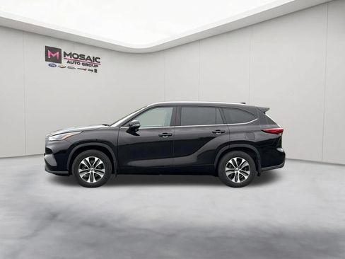 Used 2022 Toyota Highlander XLE AWD/4WD image 5