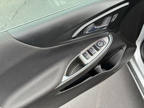Used 2021 Chevrolet Malibu LT FWD image 13