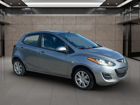 Used 2013 MAZDA MAZDA2 Sport FWD image 9