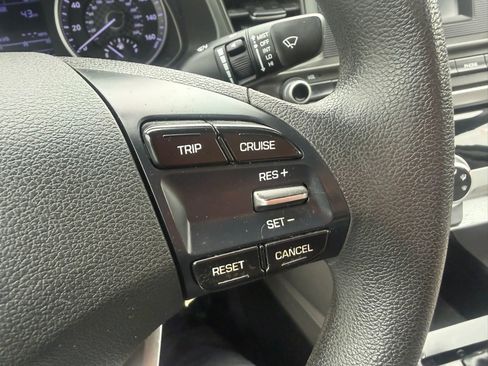 Used 2019 Hyundai Elantra SE FWD image 14