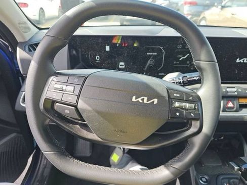 Certified 2025 Kia K4 EX FWD image 8