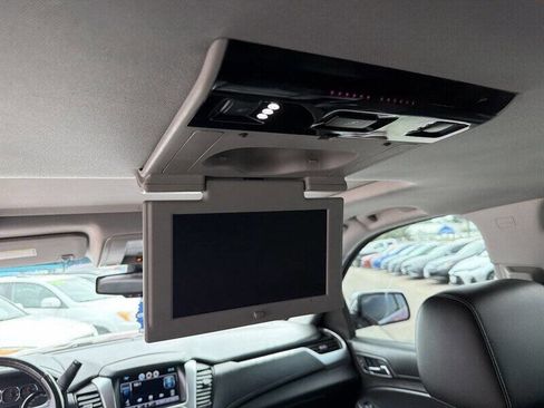 Used 2015 Chevrolet Suburban LT w/ Luxury Package AWD/4WD image 18