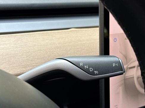 Used 2018 Tesla Model 3 Long Range RWD image 16