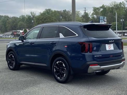 New 2026 Kia Sorento S FWD image 4