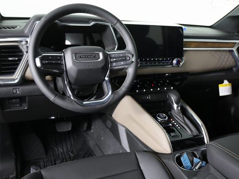 Used 2025 GMC Canyon Denali image 10