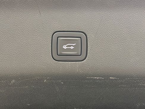 Used 2023 GMC Yukon XL Denali AWD/4WD image 30