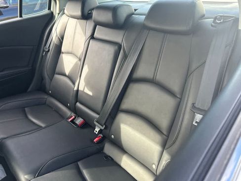 Used 2017 MAZDA MAZDA3 Touring FWD image 5