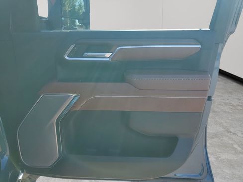 Used 2025 GMC Sierra 2500 Denali Ultimate w/ Max Trailering Package image 13