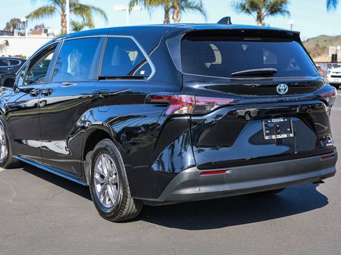 Certified 2024 Toyota Sienna LE image 22