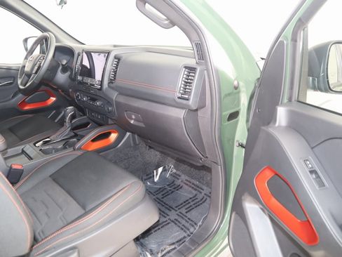 Used 2024 Nissan Frontier PRO-4X w/ Technology Package image 42