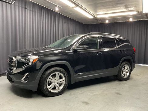 Used 2018 GMC Terrain SLE w/ Driver Convenience Package FWD image 3