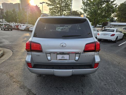 Used 2011 Lexus LX 570 4WD w/ Luxury Pkg image 4