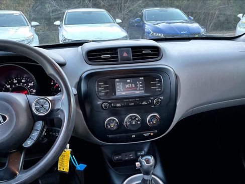 Used 2016 Kia Soul + image 6