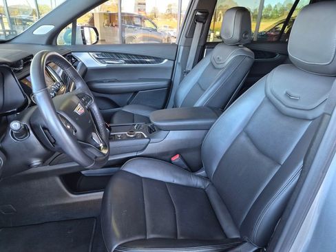 Used 2025 Cadillac XT6 Premium Luxury FWD image 10