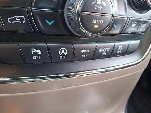 Used 2017 Jeep Grand Cherokee Overland image 27