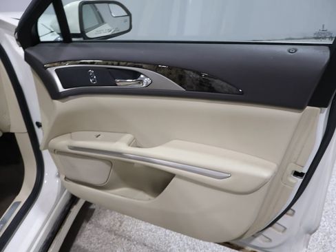 Used 2013 Lincoln MKZ image 25