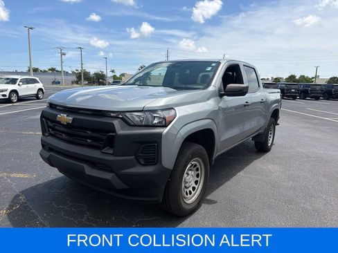 Used 2025 Chevrolet Colorado W/T RWD image 3