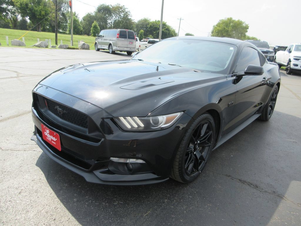 Used 2017 Ford Mustang GT Premium w/ Black Accent Package RWD image 10